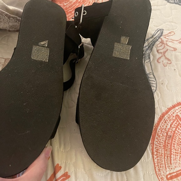 Worn once suede platform sandals size 10. - Picture 3 of 3
